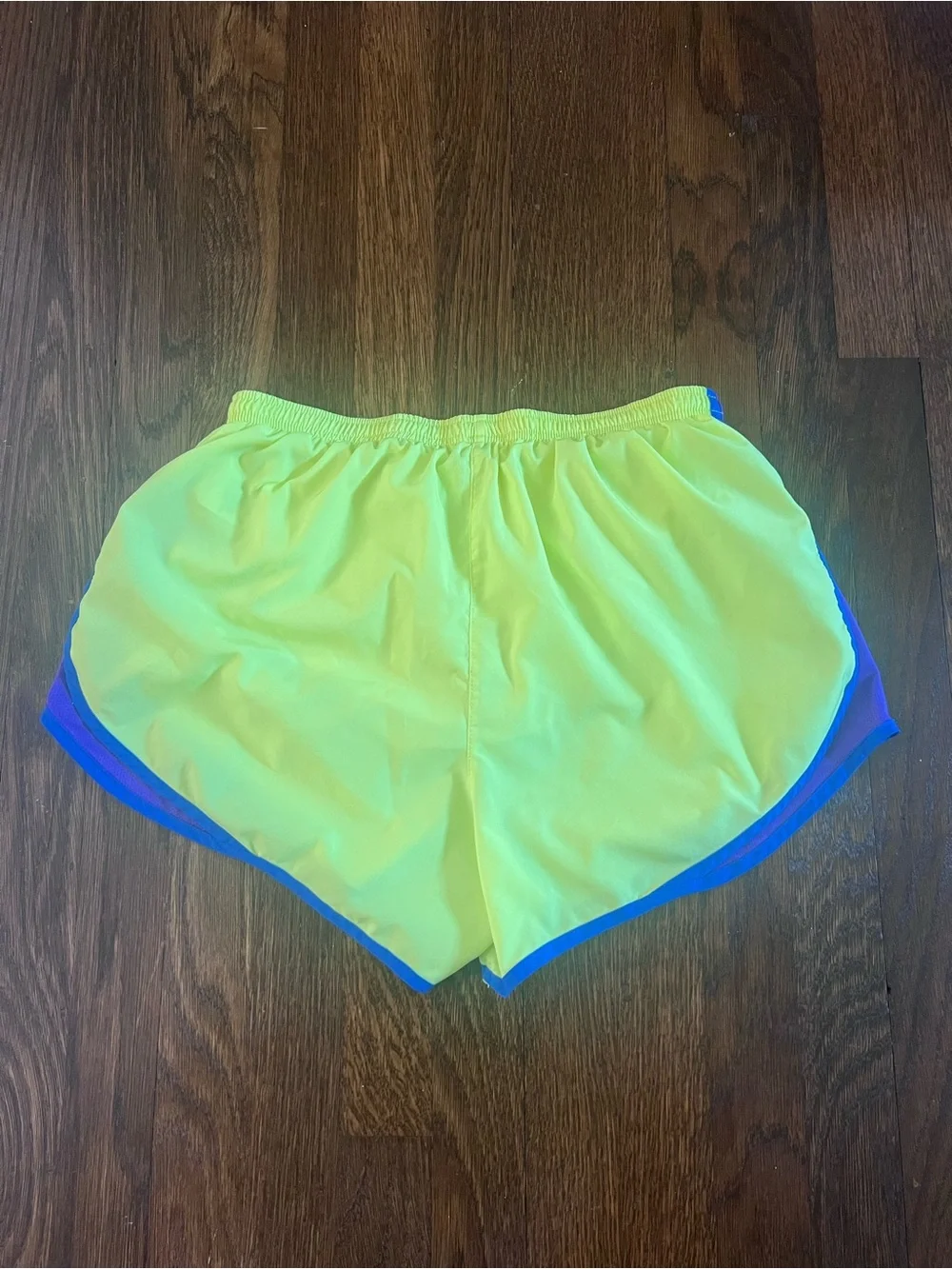 Nike shorts size L